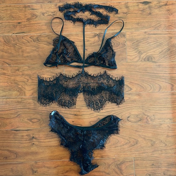 NWOT Black Lace Two Piece Lingerie Set - Picture 4 of 6